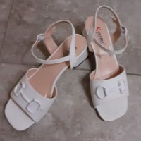 Бели дамски сандали 38 номер, снимка 1 - Сандали - 37192181