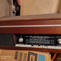 Старо радио с грамофон, снимка 1 - Антикварни и старинни предмети - 42793947