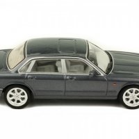 JAGUAR XJ8 X308 1998 - мащаб 1:43 на IXO моделът е нов в PVC дисплей-кейс, снимка 4 - Колекции - 40121388