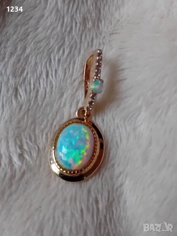 Изящен златен медальон с опал, снимка 1