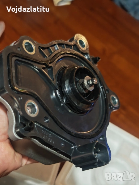 водна помпа Тойота хибрид , снимка 1