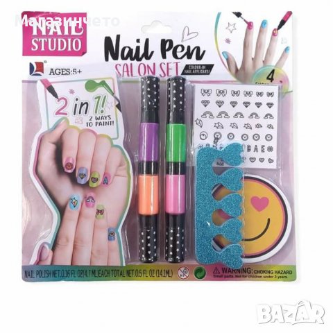 Детски лак за нокти със стикери  Съдържа 4 цвята измиваем с вода лак във вид на молив. Допълнителни 