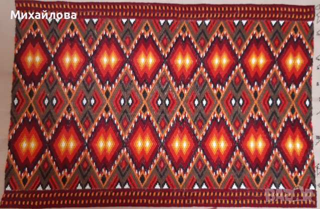 Ръчно бродирана възглавница, снимка 2 - Декорация за дома - 44498462