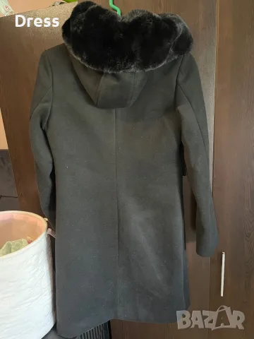 Черно палто с качулка и пух, снимка 3 - Палта, манта - 56536452