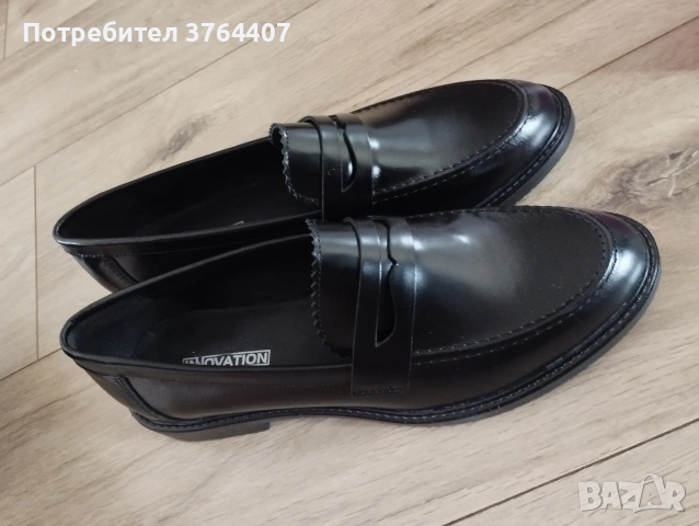 Чисто нови дамски обувки 