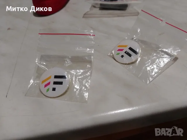 значка лого междунар. развлек. и гейминг група Flutter Entertainment,два бро, снимка 2 - Колекции - 56180732