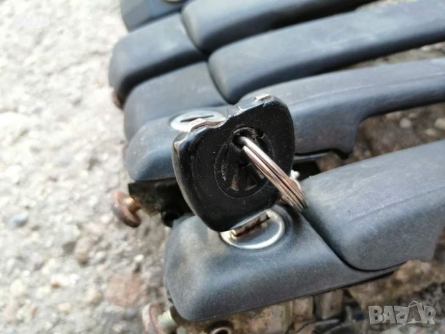 Оригинални дръжки, капачка и ключалка за багажника с ориг.ключ за тях за Голф 3!, снимка 5 - Части - 37043402