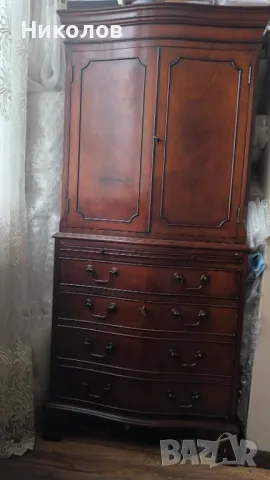 Махагонов шкаф