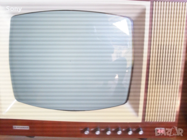 Стар български телевизор с покривало и крака., снимка 9 - Антикварни и старинни предмети - 52896793