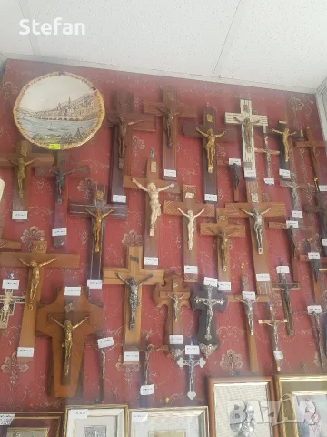 най-различни кръстове Във всяка една има си цена
