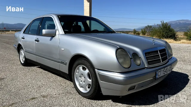 Продавам Mercedes E220D, снимка 4 - Автомобили и джипове - 56310537