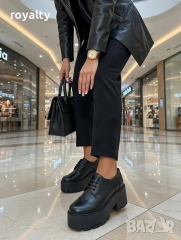 Обувки на платформа - черна матирана кожа