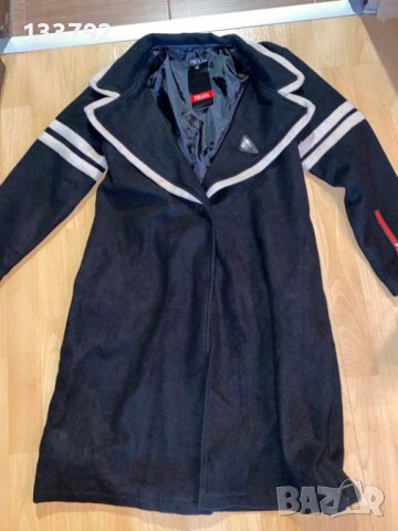 Prada, снимка 2 - Палта, манта - 38080769