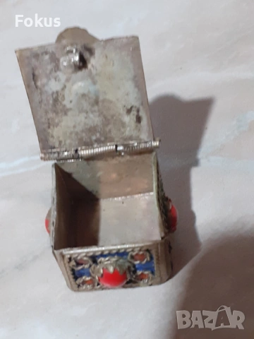 Красива малка кутийка с емайл, снимка 5 - Антикварни и старинни предмети - 53347423