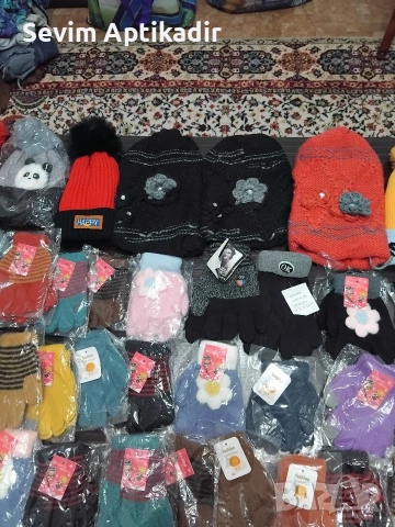 Детски шапки и ръкавици , снимка 8 - Шапки, шалове и ръкавици - 53356881