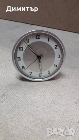 часовник, снимка 1 - Антикварни и старинни предмети - 32158221