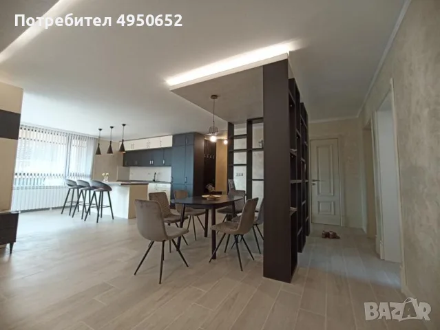 Продаваме Тристаен Апартамент в Центъра, снимка 2 - Апартаменти - 56136474