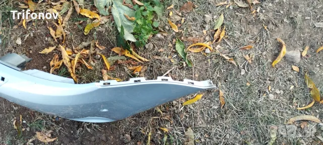 Оригинална предна броня Volkswagen Touran 2010-2015, снимка 13 - Части - 47915461