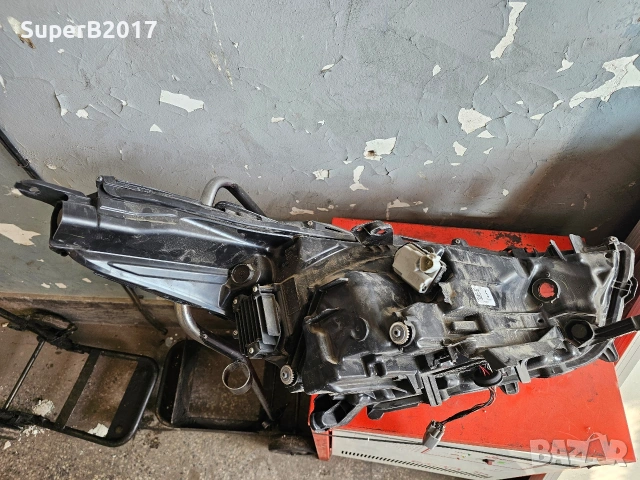 Продавам - оригинален ляв фар за Тойота Хайлендър 2019 г., снимка 3 - Части - 53375447