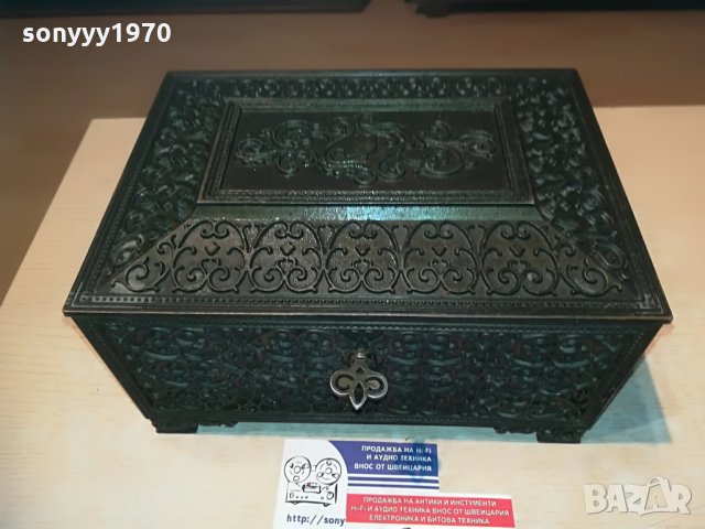 поръчана-АНТИКА-СТАРА МЕТАЛНА КУТИЯ С КЛЮЧ-25Х19Х15СМ, снимка 2 - Колекции - 29235098