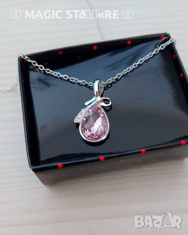 Нежно колие с розов камък и кристали