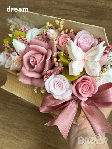 Аранжировка с цветя от соев восък, снимка 14 - Подаръци за жени - 54356096