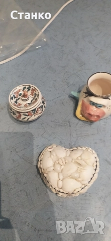 сувенири, чашка, кутия за бижута 