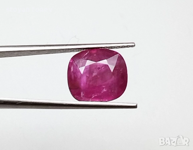 Пурпорно червен естествен рубин с рядка големина 4.26кт.! Сертифициран! Нов!