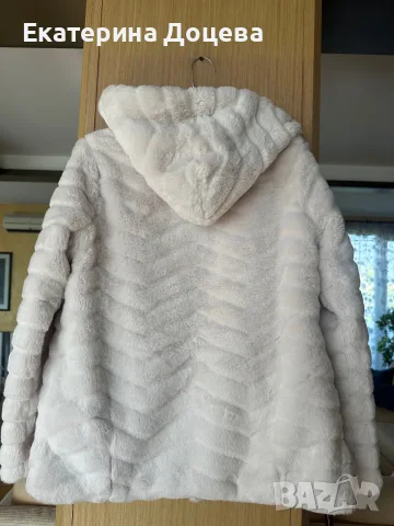 Яке в екрю с косъм и качулка, снимка 4 - Якета - 56293164