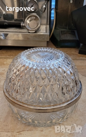 разкошен съд за чер хайвер