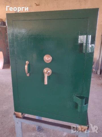 Метална каса, снимка 3 - Сейфове и каси - 54258802