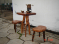 продавам  дървена маса и две столчета, снимка 1 - Други стоки за дома - 44780926