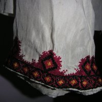 Истинска Народна носия - коприна с ръчна бродерия Отличен подарък, снимка 4 - Антикварни и старинни предмети - 31124501