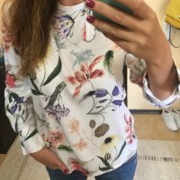 Дамска блуза на цветя, снимка 1 - Блузи с дълъг ръкав и пуловери - 30260173