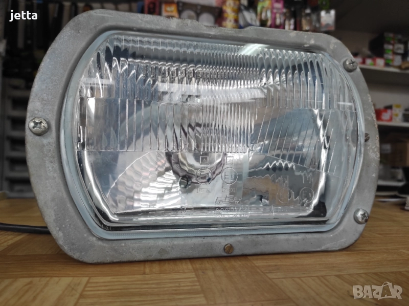 Нов фар за Москвич, снимка 1