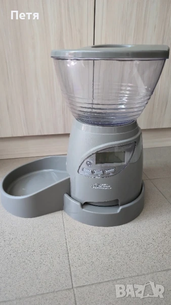 Автоматичен диспенсър за суха храна за кучета и котки Trixie Le Bistro, снимка 1