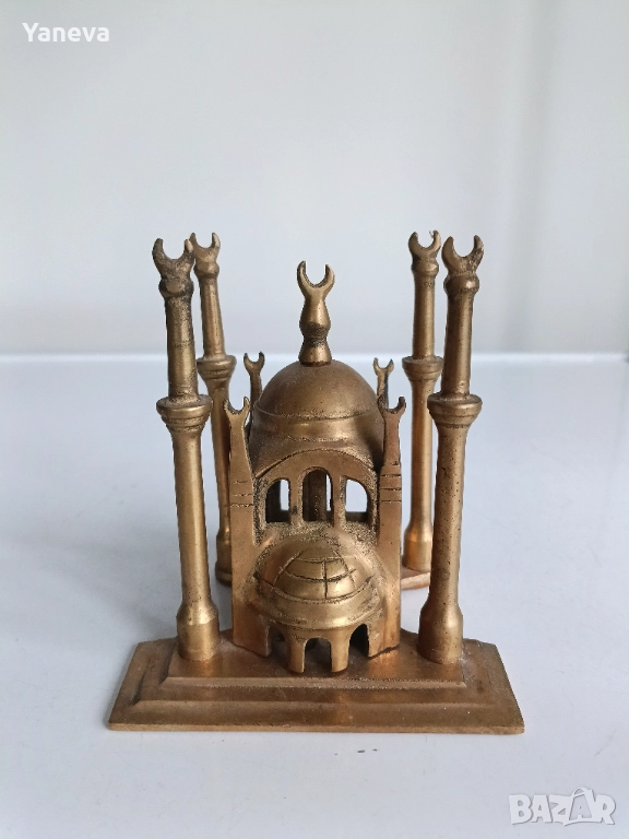 Бронзова статуетка на джамия с купол и няколко минарета, всяко с полумесец на върха. , снимка 1