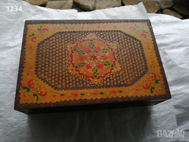 Дървена кутия 30 х 20 h 7.5 см. 