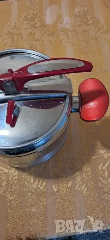 Тенджера под налягане , снимка 2 - Антикварни и старинни предмети - 48342322