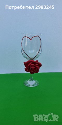 Декорирана чаша със сърце и роза