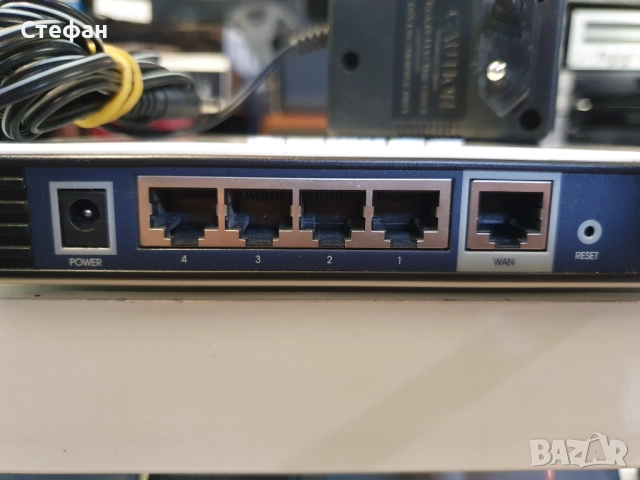 Рутер TP-Link TL-WR542G В отлично техническо и визуално състояние., снимка 5 - Рутери - 51971427