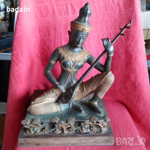 Голяма бронзова статуя с позлата., снимка 1