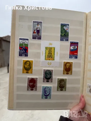 Голям класьор с различни пощенски марки, снимка 2 - Филателия - 50011266