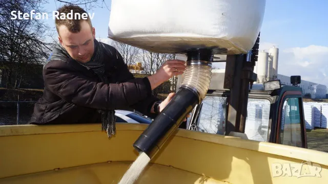 Диспенсър (дозатор) за тор и семсена