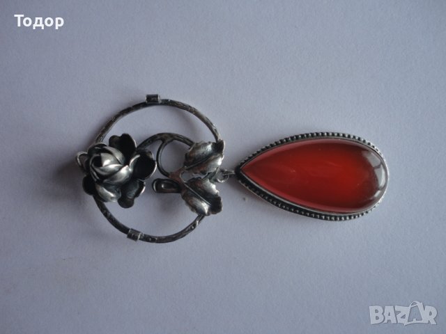 Уникален сребърен медальон висулка с кехлибар , снимка 2 - Колиета, медальони, синджири - 39950657