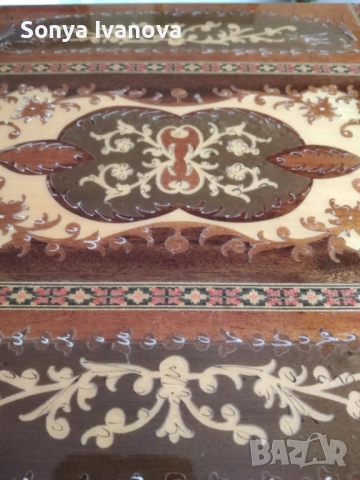 Продавам антикварна малка масичка., снимка 3 - Маси - 52444750