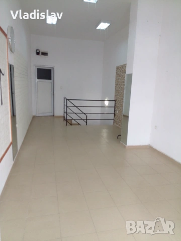 от Собственик Обзаведен Магазин  /две нива + склад / , снимка 2 - Магазини - 49616472