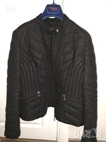 Дамско черно яке- Guess