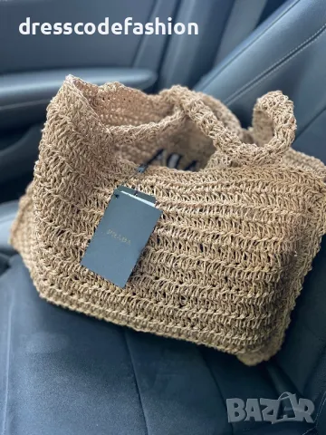 Разкошен модел дамска чанта Prada, снимка 4 - Чанти - 49814375