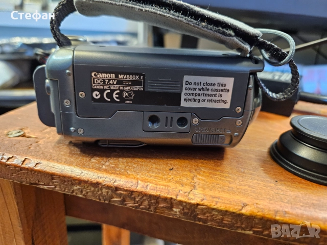 Видeoкамера Canon MV880X E Работеща отлично, в много добро визуално състояние, има зарядно. Батерият, снимка 12 - Камери - 51977337